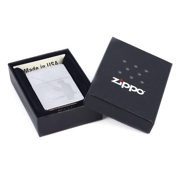 Зажигалка ZIPPO Fisherman Brushed Chrome, латунь, ник-хром. покр., сереб., матов., 36х56х12 мм